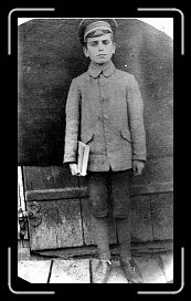 E-Solly Hoffman at Hebrew School in Shavel * 1414 x 2394 * (1.39MB)